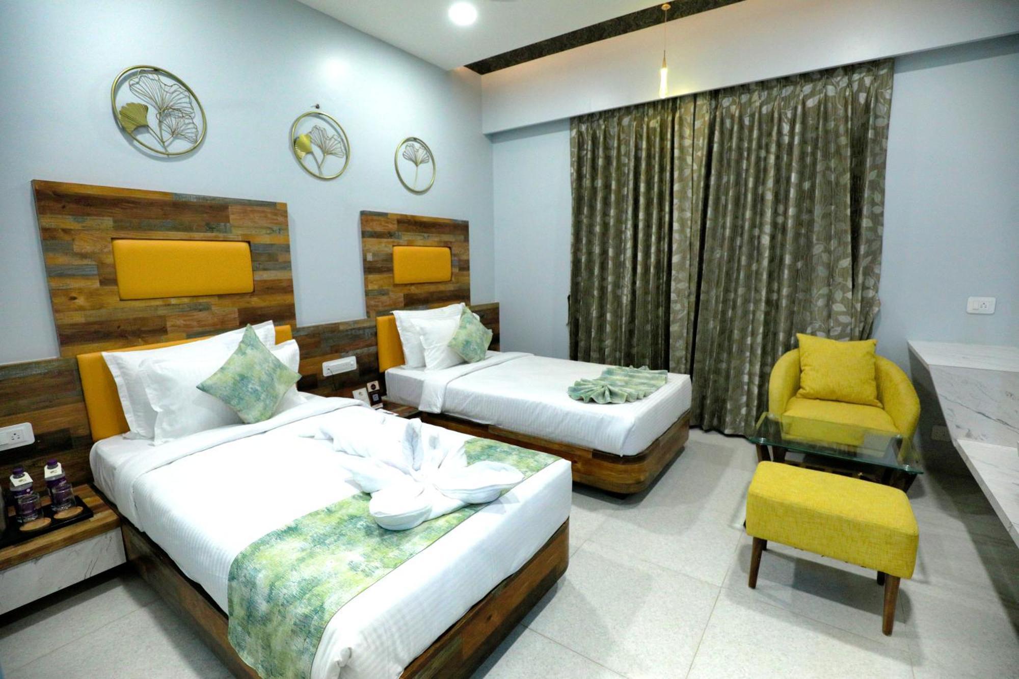 Hotel The Grandladhukara Dwarka  Ngoại thất bức ảnh